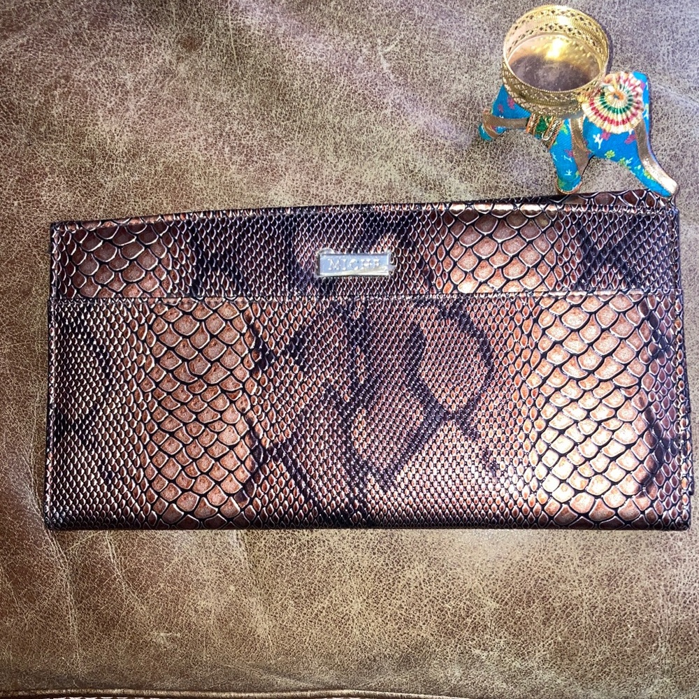 Miche Elegant Brown Snake Print shell cover
NWOT perfect condition